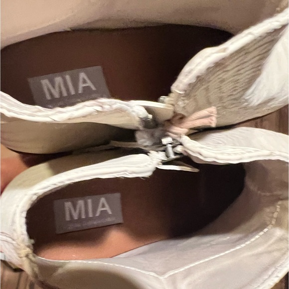New MIA Ivory Boots - Picture 7 of 9
